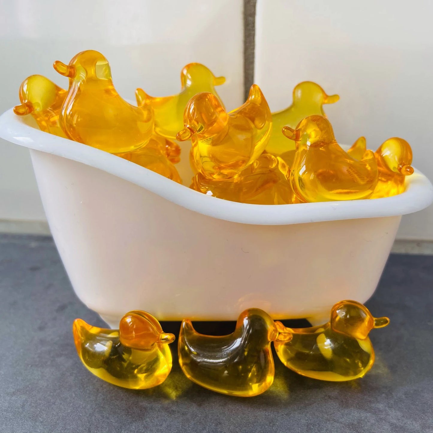 10 or 50 pieces of lemon bath oil pearls ducks to prevent skin dryness 